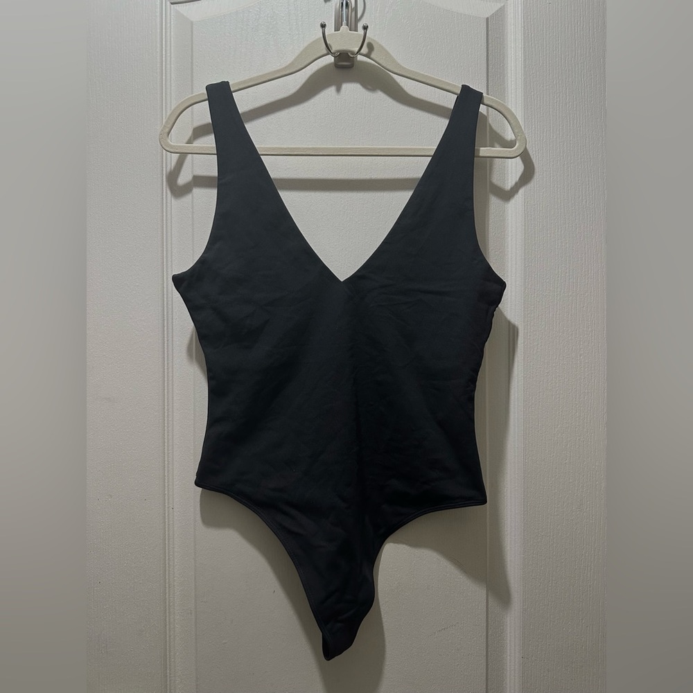 Aritzia Babaton Contour V-Neck Bodysuit